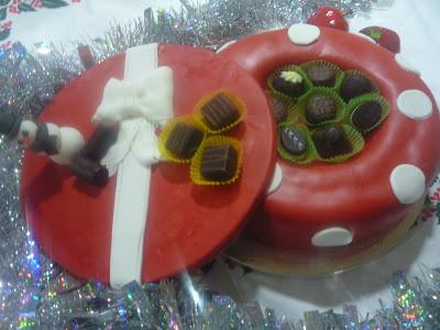 TARTA CAJA DE BOMBONES con bizcocho de naranja SIN GLUTEN (apta para celiacos)