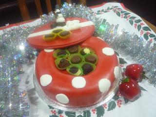 TARTA CAJA DE BOMBONES con bizcocho de naranja SIN GLUTEN (apta para celiacos)