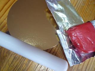 TARTA CAJA DE BOMBONES con bizcocho de naranja SIN GLUTEN (apta para celiacos)