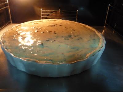 Tarta salada de queso, setas y nueces