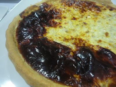 Tarta salada de queso, setas y nueces