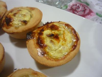 Tarta salada de queso, setas y nueces