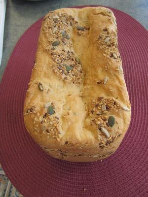 PAN DE HARINA DE ESPELTA Y SEMILLAS VARIADAS PAN DE HARINA DE ESPELTA Y SEMILLAS VARIADAS