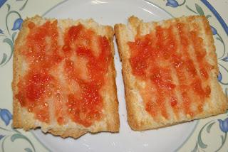 Tosta de revuelto de champinones y queso de cabra
