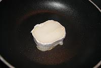 Tosta de revuelto de champinones y queso de cabra