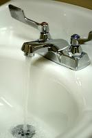 El agua te ayudará con muchas manchas