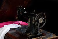 La modista te ayudará a ajustar tu ropa para que te quede como un guante