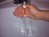 Lavarse las manos con un jabón neutro es la mejor opción