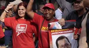 Pueblo venezolano en las calles por regreso de Chavez