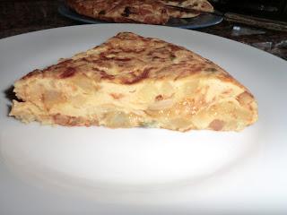 TORTILLA DE PATATAS Y PIMIENTOS. TORTILLA DE PATATAS Y PIMIENTOS.