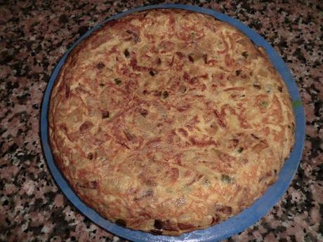 TORTILLA DE PATATAS Y PIMIENTOS. TORTILLA DE PATATAS Y PIMIENTOS.