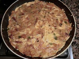 TORTILLA DE PATATAS Y PIMIENTOS. TORTILLA DE PATATAS Y PIMIENTOS.