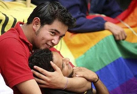 Los hombres gays y bisexuales de EEUU son más felices que los heterosexuales