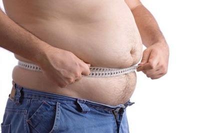Los hombres con grasa abdominal podrían estar en riesgo de osteoporosis