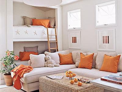 Decoración en blanco con pinceladas de color