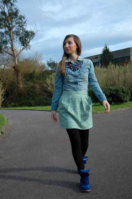 Denim+sneakers+white blazer