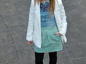 Denim+sneakers+white blazer