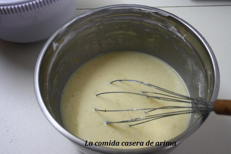 Tarta de yogur griego y mermelada de naranja