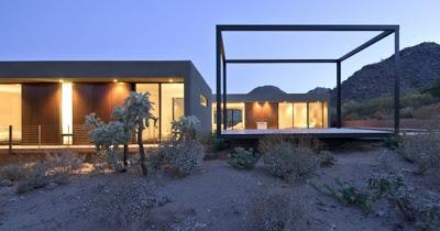 Casa Minimalista en el Desierto