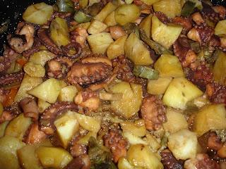 Pulpo con patatas y alcachofas