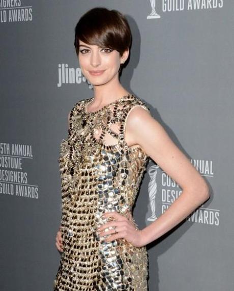 anne hathaway gucci costume designers guild awards 2013