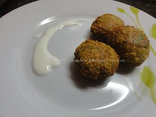 Falafel con salsa de yogur (normal y en Thermomix)