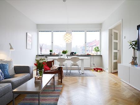 Decorar con flores y plantas suelo de madera espigado sillas arne jacobsen hormiga ant salón nórdico poster campbells soup perchero eames muebles de ikea muebles de diseño Louis Poulsen lamparas arne jacobsen kitchen aid gris dormitorio nórdico diseño escandinavo diseño de interiores diseño danés decorar con flores y plantas decoración nórdica decoración estilo nórdico decoración en blanco decoración de interiores cocinas modernas cocinas blancas cocina con península blanca campana extractora moderna redonda blog interiorismo blog estilo nórdico blog decoración nórdica blog decoración artículos hogar diseño armario empotrado decoración