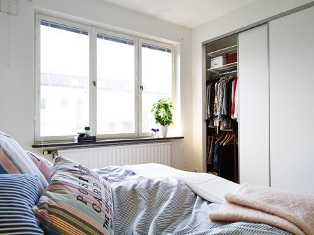 Decorar con flores y plantas suelo de madera espigado sillas arne jacobsen hormiga ant salón nórdico poster campbells soup perchero eames muebles de ikea muebles de diseño Louis Poulsen lamparas arne jacobsen kitchen aid gris dormitorio nórdico diseño escandinavo diseño de interiores diseño danés decorar con flores y plantas decoración nórdica decoración estilo nórdico decoración en blanco decoración de interiores cocinas modernas cocinas blancas cocina con península blanca campana extractora moderna redonda blog interiorismo blog estilo nórdico blog decoración nórdica blog decoración artículos hogar diseño armario empotrado decoración