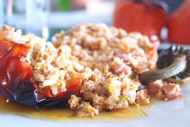 Pimientos rellenos de carne y arroz