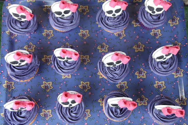 Monster High Cupcakes for Cristina Fashion Day