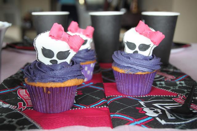 Monster High Cupcakes for Cristina Fashion Day