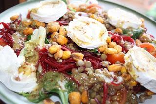 ensalada con lentejas y queso de cabra / Linsensalat mit Ziegenkäse