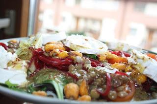 ensalada con lentejas y queso de cabra / Linsensalat mit Ziegenkäse ensalada con lentejas y queso de cabra / Linsensalat mit Ziegenkäse