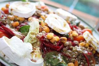 ensalada con lentejas y queso de cabra / Linsensalat mit Ziegenkäse ensalada con lentejas y queso de cabra / Linsensalat mit Ziegenkäse