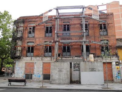 Hostal Lucense; el andamio enquistado.