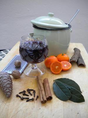 Vino caliente especiado (mulled wine, the Christmas drink)