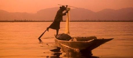 Cuento: El pescador y el empresario (del libro La brujula interior)