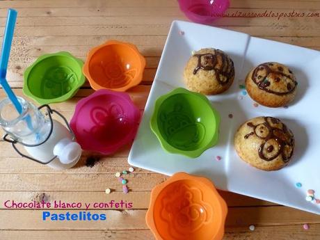 Pastelitos de Chocolate Blanco y Confetis Pastelitos de Chocolate Blanco y Confetis