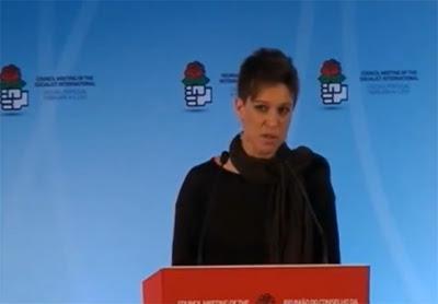 Beatriz Talegón cantó las cuarenta a la Internacional Socialista.