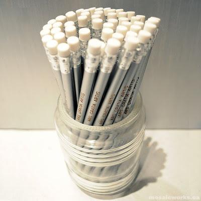 ESPEJOS REALIZADOS CON LAPICEROS DE COLORES