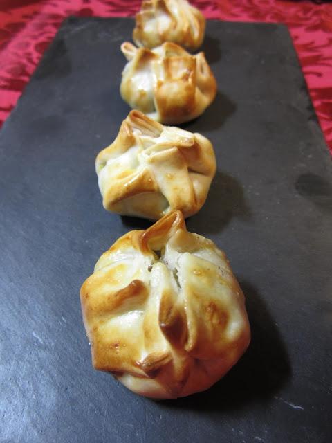 APERITIVOS DE MORCILLA DE BURGOS, MANZANA Y PIÑONES