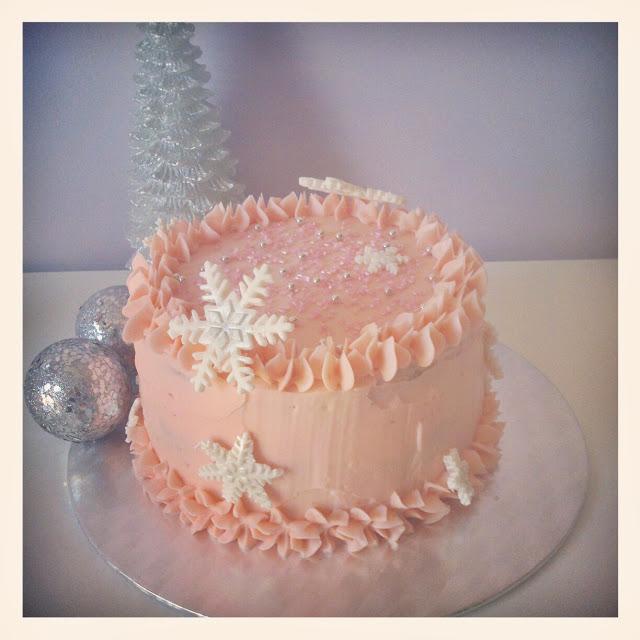 Layer cake de rosas y chocolate blanco