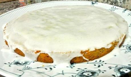 Lemon Poppy Seed Cake (Pastel de limón y semillas de amapola)