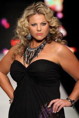 London Plus Size Fashion Weekend. MODA PARA MUJERES HERMOSAS NO GORDAS.