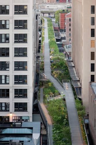 vista-del-high-line-entre-los-edificos