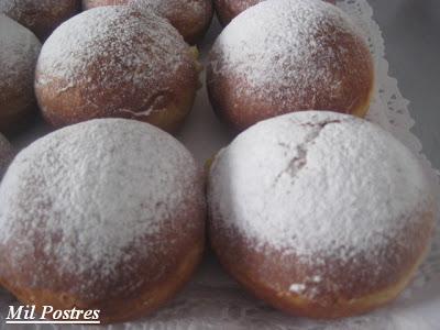 Buñuelos vieneses de carnaval o bombas de albaricoque