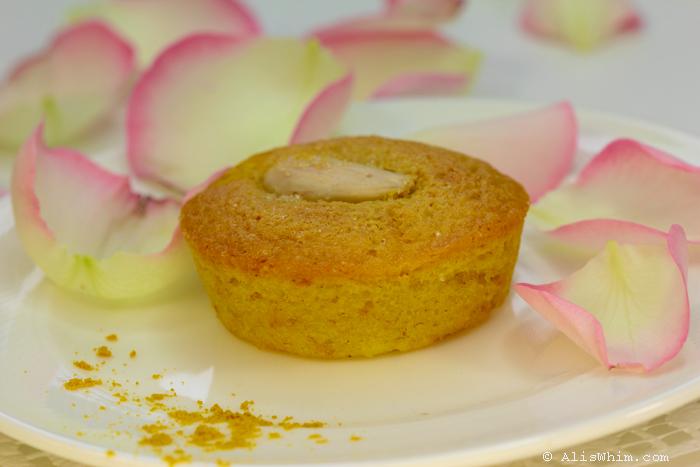 almond and turmeric cookies