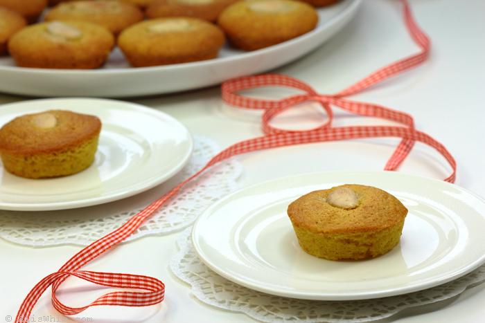 almond and turmeric cookies