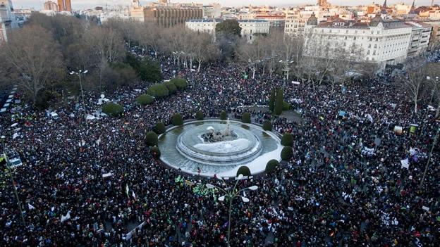 Españoles se manifiestan en la ‘Marea Ciudadana’ contra los recortes