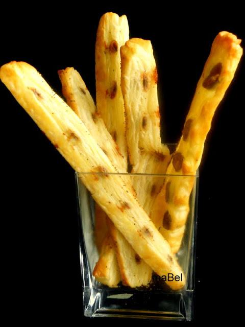 Hojaldres de anchoas o aceitunas